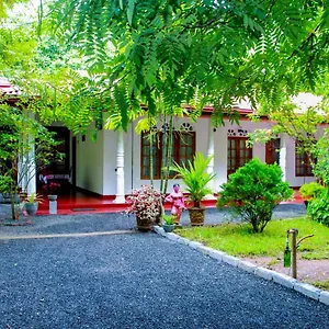 https://thathsara-holiday-inn.kandyhotelsnow.com